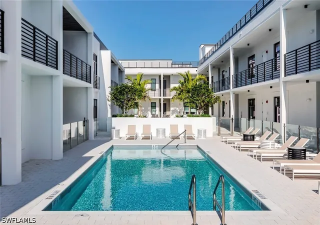 2nd image of 850 Central Ave, Naples, FL 34102