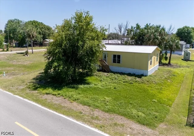 2nd image of 428 Avenue D Nw, Moore Haven, FL 33471 | MLS# 2026014536