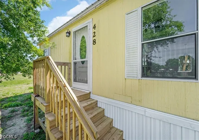 3rd image of 428 Avenue D Nw, Moore Haven, FL 33471 | MLS# 2026014536