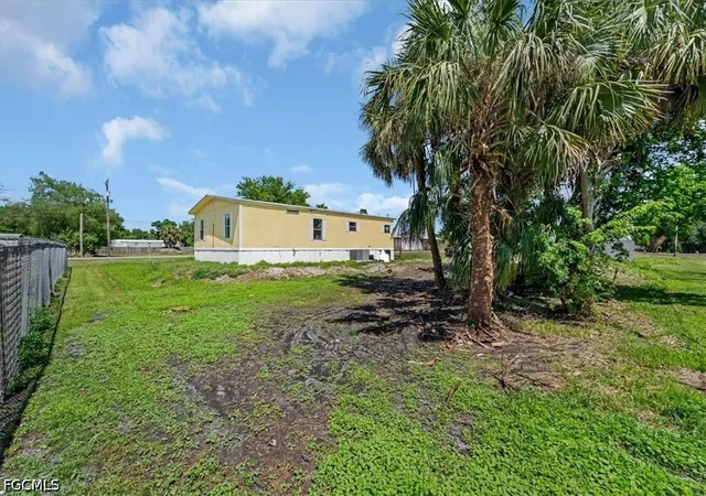 4th image of 428 Avenue D Nw, Moore Haven, FL 33471 | MLS# 2026014536