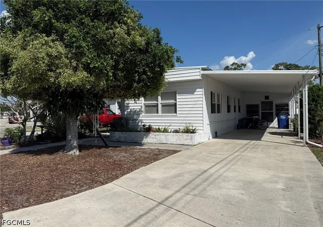 Photo 1 of Manufactured home for sale at 120 Lantern Pl, North Fort Myers, FL 33917 | MLS# 2026014552 | Listing updated on 2026-04-06