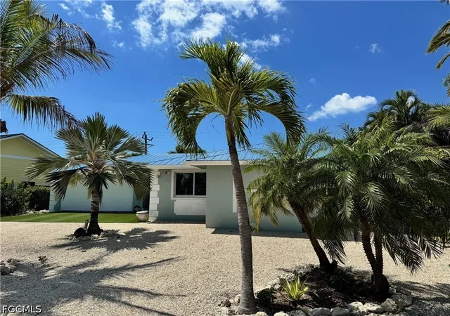 Photo 3 of Single family home for sale at 240 Southwinds Dr, Sanibel, FL 33957 | MLS# 2026014624 | Listing updated on 2026-03-28