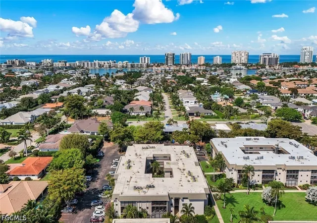 5th image of 788 Park Shore Dr, NAPLES, FL 34103