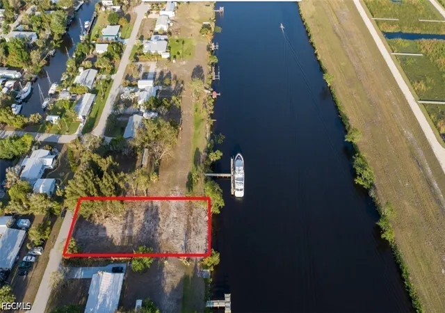 2nd image of 1035 W Anchor Ln, Moore Haven, FL 33471 | MLS# 2026014670