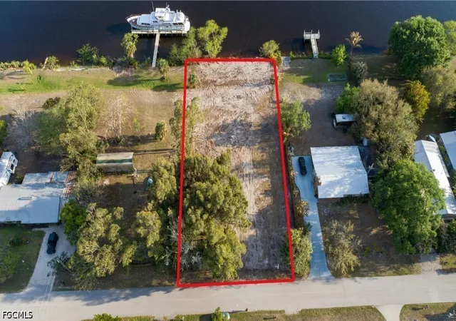3rd image of 1035 W Anchor Ln, Moore Haven, FL 33471 | MLS# 2026014670