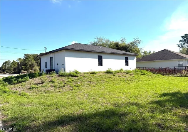 Photo 3 of Single family home for sale at 914 Sunrise Blvd, Lehigh Acres, FL 33974 | MLS# 2026014688 | Listing updated on 2026-03-27