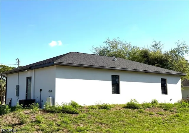 Photo 4 of Single family home for sale at 914 Sunrise Blvd, Lehigh Acres, FL 33974 | MLS# 2026014688 | Listing updated on 2026-03-27