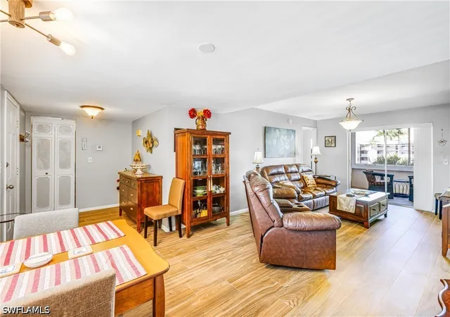 4th image of 921 Seagrape Dr, Marco Island, FL 34145