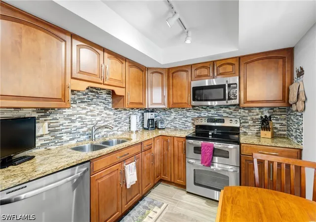5th image of 921 Seagrape Dr, Marco Island, FL 34145