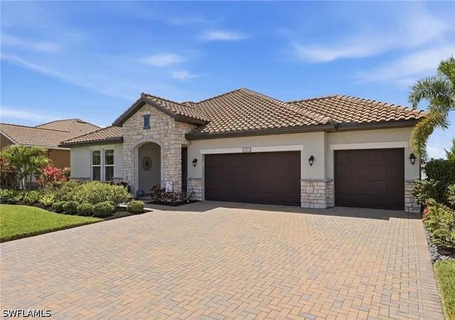 Photo 1 of Single family home for sale at 2094 Grove Dr, Naples, FL 34120 | MLS# 226011605 | Listing updated on 2026-09-23