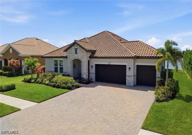 Photo 2 of Single family home for sale at 2094 Grove Dr, Naples, FL 34120 | MLS# 226011605 | Listing updated on 2026-09-23