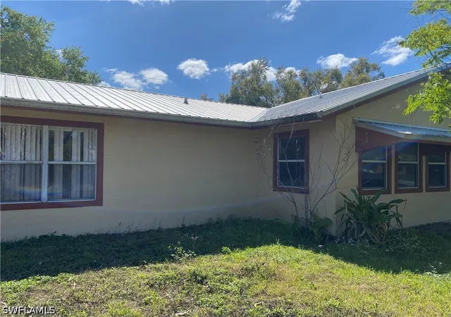 3rd image of 4014 N Edgewater Cir, Labelle, FL 33935 | MLS# 226012941