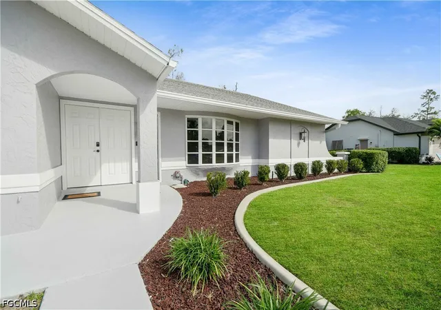 Photo 2 of Single family home for sale at 6686 Kestrel Cir, Fort Myers, FL 33966 | MLS# 2026014858 | Listing updated on 2026-07-19