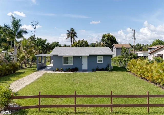Photo 2 of Single family home for sale at 4630 New Hvn Dr, Fort Myers, FL 33908 | MLS# 2026014888 | Listing updated on 2026-07-15