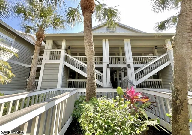 2nd image of 660 Wiggins Bay Dr, Naples, FL 34110