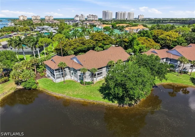 3rd image of 660 Wiggins Bay Dr, Naples, FL 34110