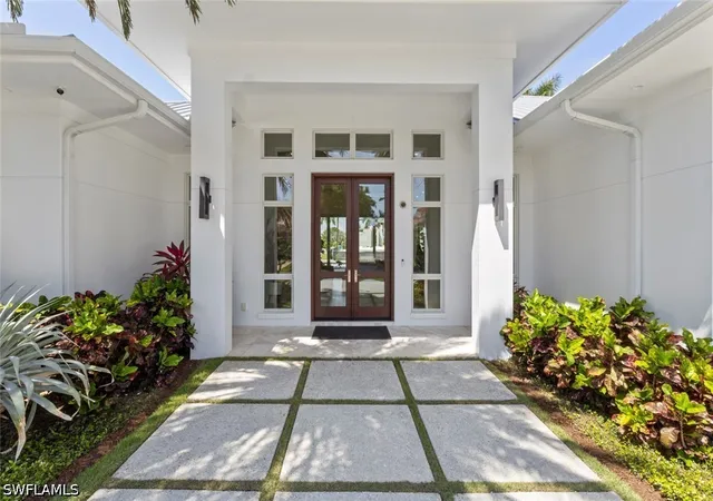 Photo 3 of Single family home for sale at 1467 Marlin Dr, Naples, FL 34102 | MLS# 226013089 | Listing updated on 2026-07-19