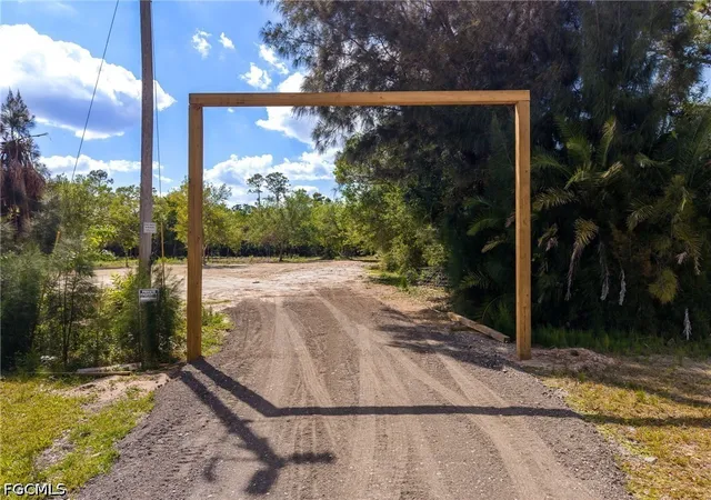 2nd image of 11540 Fox Hill Rd, North Fort Myers, FL 33917 | MLS# 2026015005