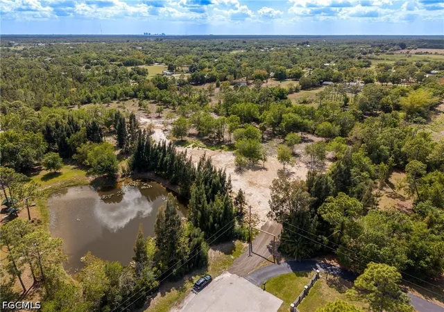 4th image of 11540 Fox Hill Rd, North Fort Myers, FL 33917 | MLS# 2026015005
