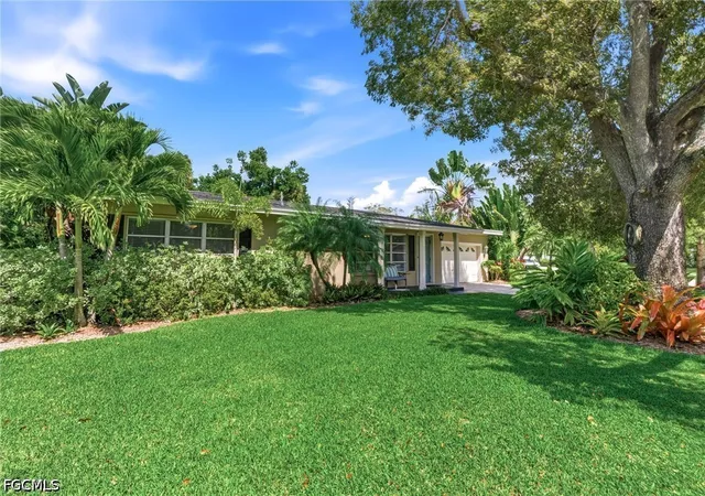 Photo 3 of Sale Pending at 1511 Alcazar Ave, Fort Myers, FL 33901 | MLS# 2026015073 | Listing updated on 2026-07-15