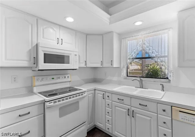 Listing Photo 4 - Condo for sale in building located at 27670 S Vw Dr, Bonita Springs, FL 34135 - Unit #134