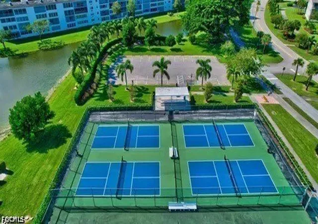 2nd image of 592 Fanshaw Wy, Boca Raton, FL 33434