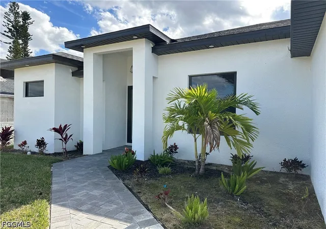 Photo 2 of Sale Pending at 3516 Sw 3rd Street, Cape Coral, FL 33991 | MLS# 2026015292 | Listing updated on 2026-07-23