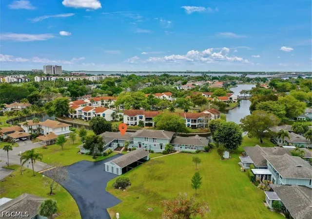 3rd image of 4263 Island Cir, Fort Myers, FL 33919