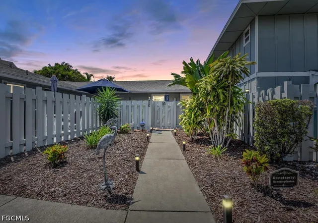 4th image of 4263 Island Cir, Fort Myers, FL 33919