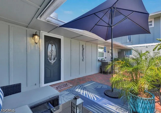 5th image of 4263 Island Cir, Fort Myers, FL 33919