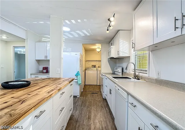 Photo 3 of Manufactured home for sale at 9 Moorhead Manor #9, Naples, FL 34112 | MLS# 226014270 | Listing updated on 2026-05-02