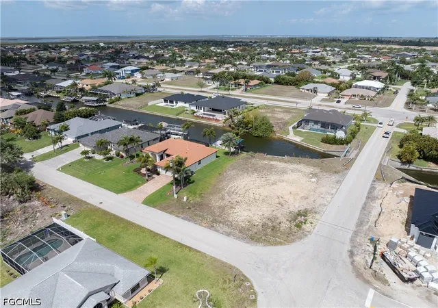 2nd image of 2581 Sw 28th Ter, Cape Coral, FL 33914 | MLS# 2026015936