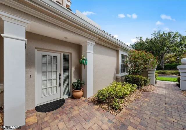 Listing Photo 4 - Condo for sale in building located at 3920 Deer Xing Ct, Naples, FL 34114 - Unit #202
