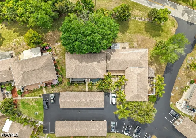 2nd image of 4293 Island Cir, Fort Myers, FL 33919