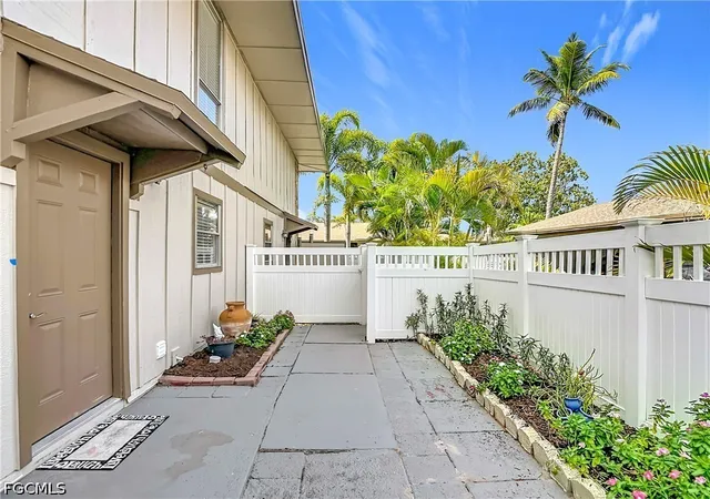 4th image of 4293 Island Circle #4, Fort Myers, FL 33919 | MLS# 2026016206