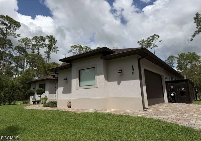 Photo 3 of Single family home for sale at 190 2nd Street Se, Naples, FL 34117 | MLS# 2026016220 | Listing updated on 2026-04-20