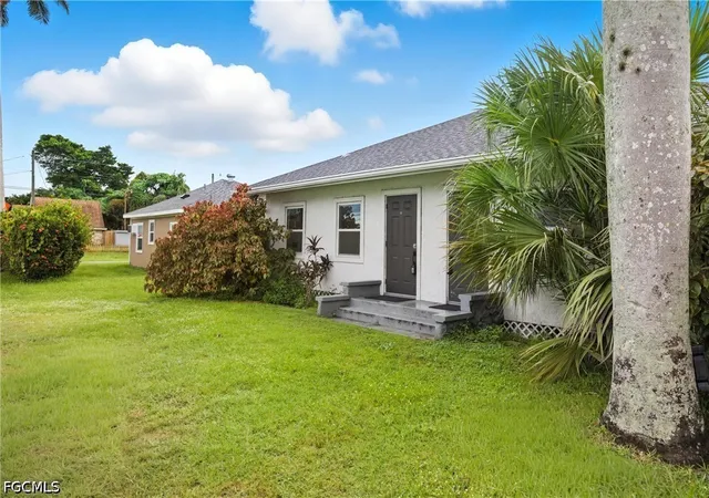 3rd image of 25 Cypress St, North Fort Myers, FL 33903 | MLS# 2026016511