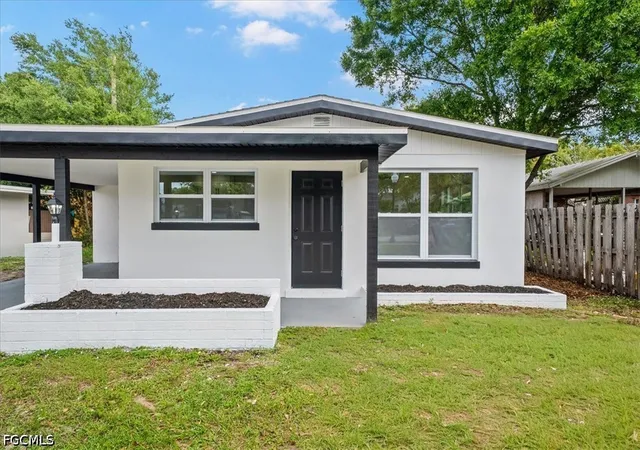 Homes for sale in Fort Myers, FL | 2215 South St, Fort Myers, FL 33901 | MLS# 2026016757