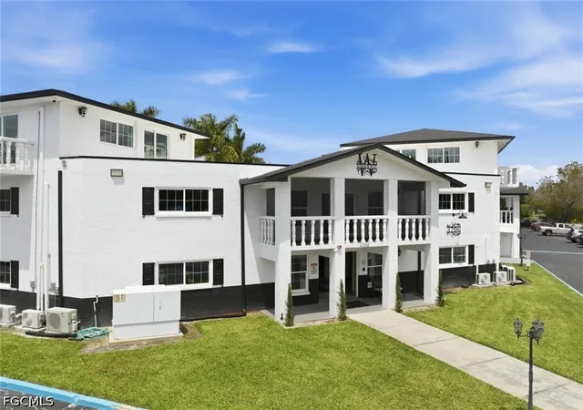 2nd image of 3704 Broadway, Fort Myers, FL 33901