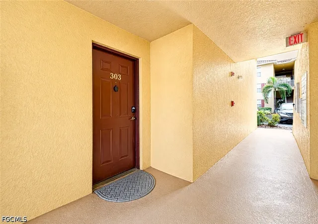 Homes for sale in Fort Myers, FL | 4121 Residence Drive, Fort Myers, FL 33901 | Houzeo