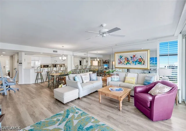 Listing Photo 5 - Condo for sale in building located at 21 Bluebill Ave, Naples, FL 34108 - Unit #B905