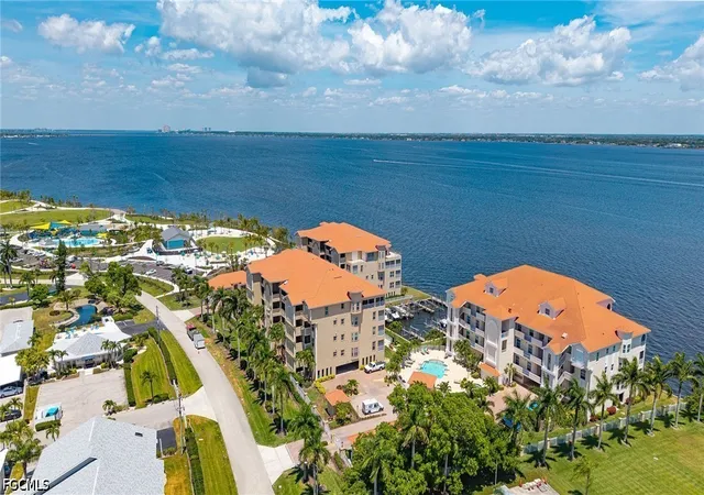 2nd image of 4235 Se 20Th Pl, Cape Coral, FL 33904