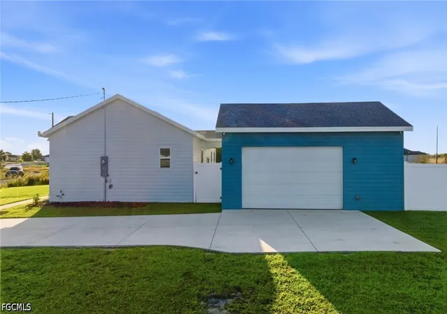 3rd image of 9022 Bamboo Cir, Labelle, FL 33935 | MLS# 2026017058