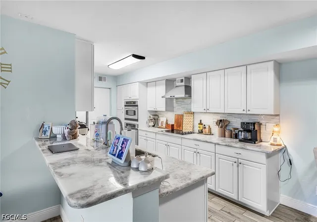 Listing Photo 5 - Condo for sale in building located at 13621 Eagle Ridge Dr, Fort Myers, FL 33912 - Unit #1517