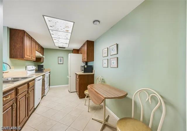 Listing Photo 4 - Condo for sale in building located at 17 Bluebill Ave, Naples, FL 34108 - Unit #803