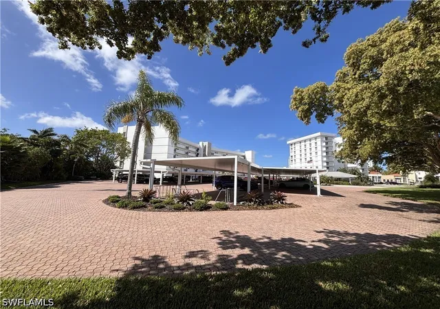 2nd image of 300 Park Shore Dr, Naples, FL 34103