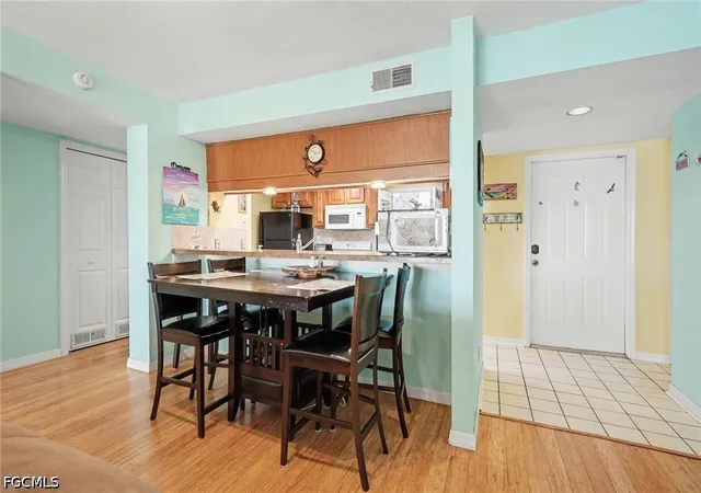 Listing Photo 4 - Condo for sale in building located at 4703 Se 17Th Pl, Cape Coral, FL 33904 - Unit #205