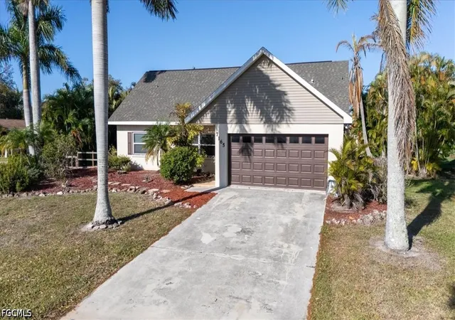Photo 1 of Sale Pending at 7165 Columbia Cir E, Fort Myers, FL 33908 | MLS# 2026017957 | Listing updated on 2026-07-19