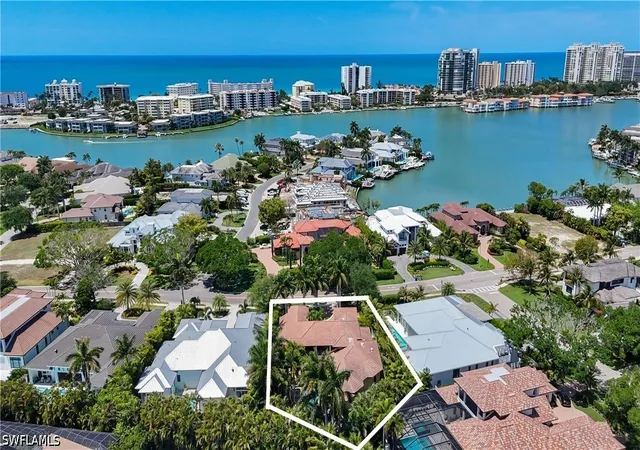 18th image of 3310 Crayton Rd, Naples, FL 34103 | MLS# 226016085