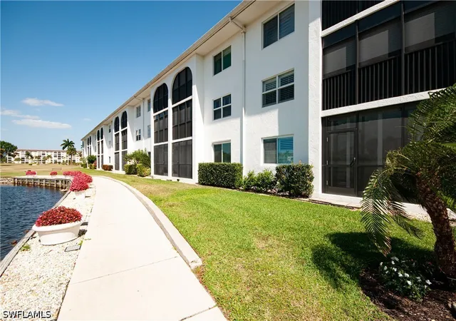 Listing Photo 4 - Condo for sale in building located at 49 High Pt Cir S, Naples, FL 34103 - Unit #102